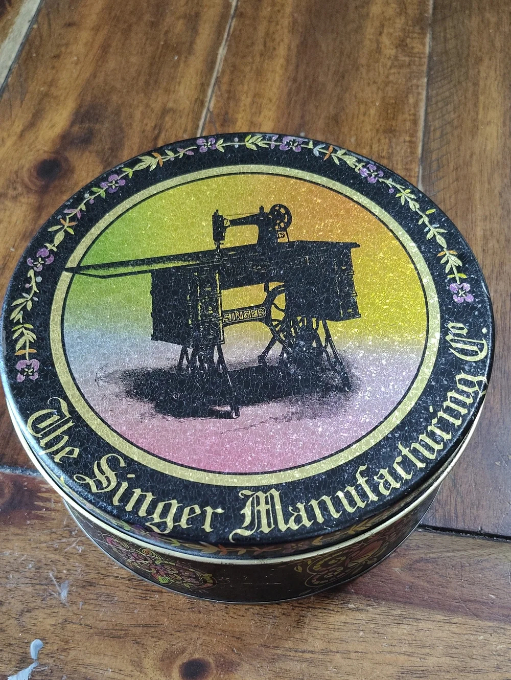 The Singer Manufacturing Co. Decorative Tin - Multicolor
